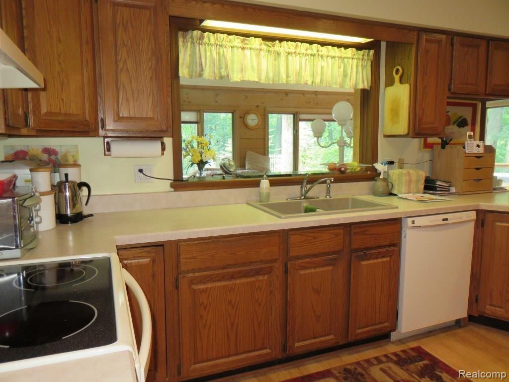 2673 Brighton Road Howell, MI 48843 - Photo 18 of 62 Pass through to sunroom