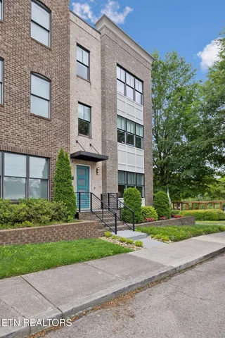 $980,000 | 9432 Clingmans Dome Drive, Knoxville, TN 37922