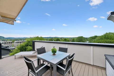 $980,000 | 9432 Clingmans Dome Drive, Knoxville, TN 37922