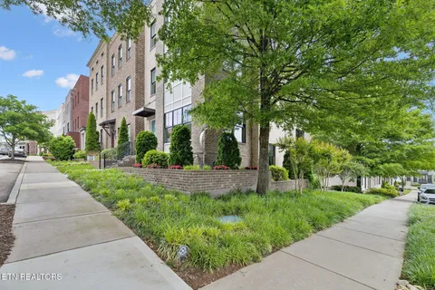 $980,000 | 9432 Clingmans Dome Drive, Knoxville, TN 37922