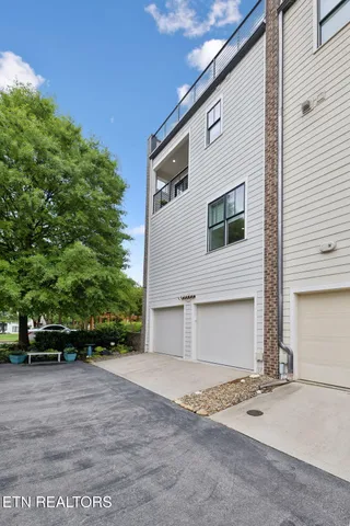 $980,000 | 9432 Clingmans Dome Drive, Knoxville, TN 37922