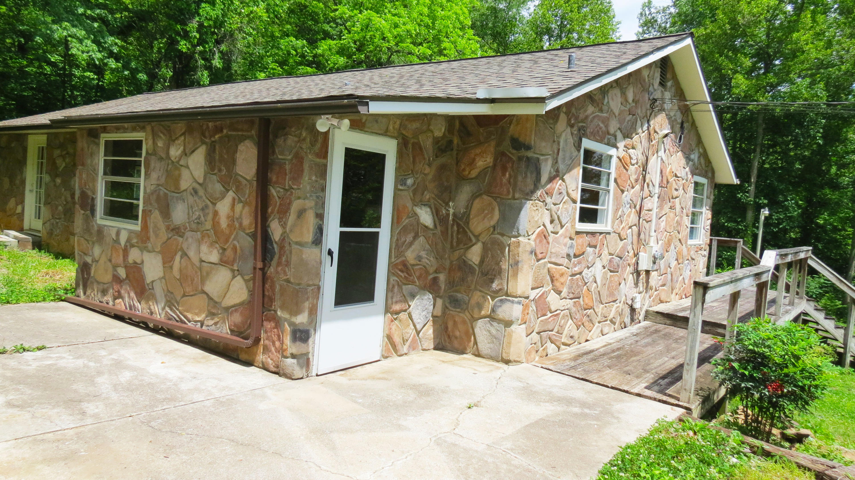 1225 Gamble Drive Heiskell, TN 37754 - Photo 2 of 21 Gamble 14