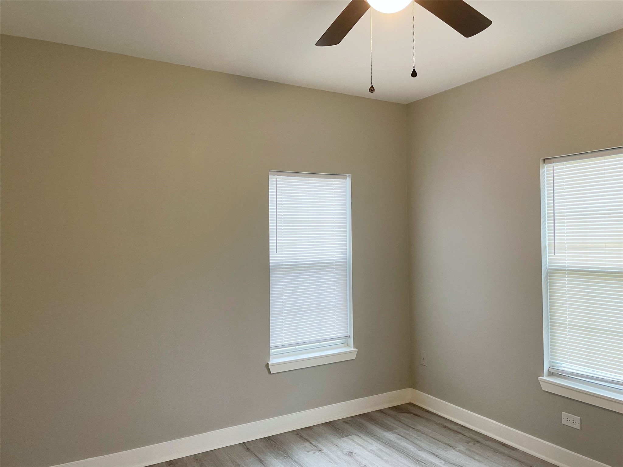 2609 3rd Street Rosenberg, TX 77471 - Photo 6 of 12 New windows and miniblinds