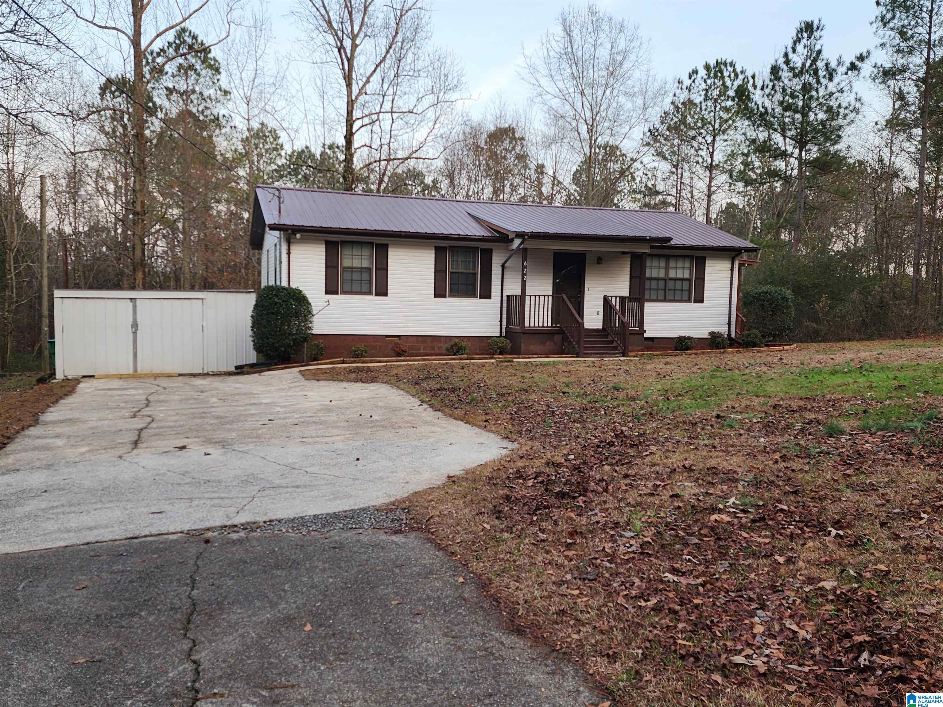 622 Jackson Avenue Oneonta, AL 35121 - Photo 1 of 2
