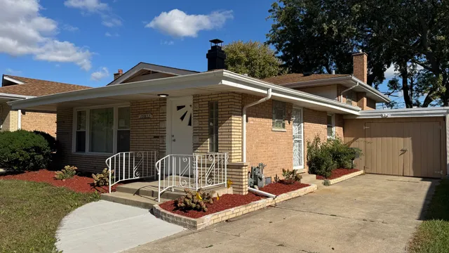$204,900 | 15037 Irving Avenue, Dolton, IL 60419