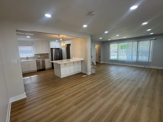 $204,900 | 15037 Irving Avenue, Dolton, IL 60419