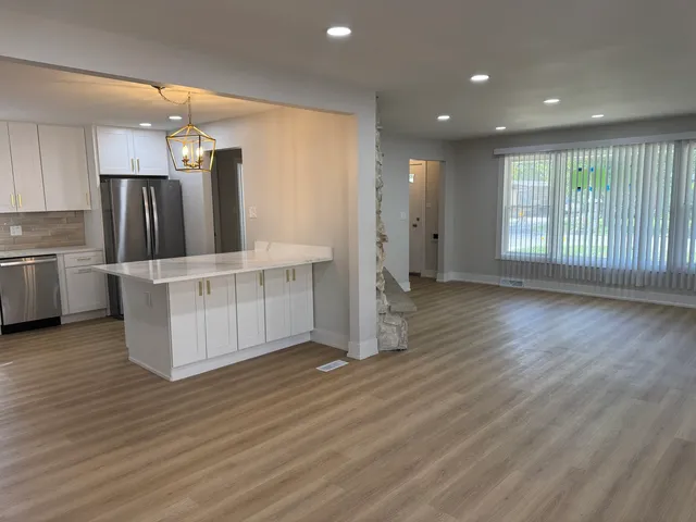 $204,900 | 15037 Irving Avenue, Dolton, IL 60419