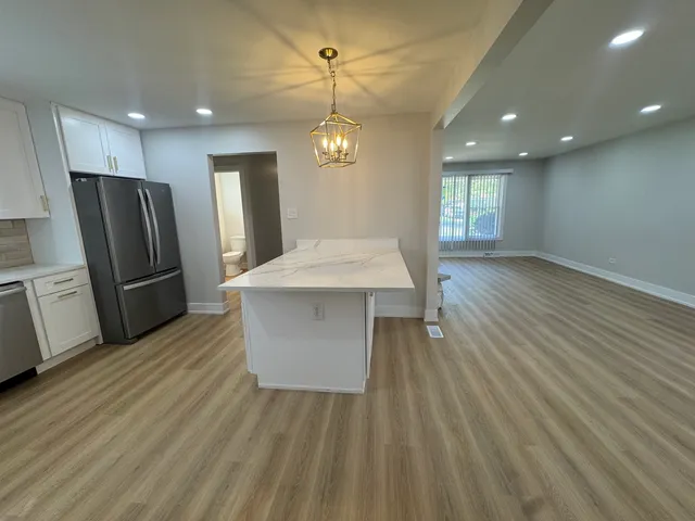 $204,900 | 15037 Irving Avenue, Dolton, IL 60419