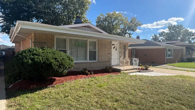 $204,900 | 15037 Irving Avenue, Dolton, IL 60419