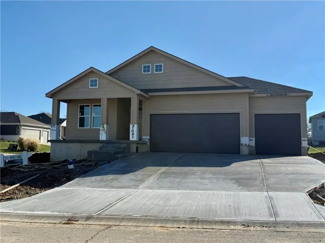 $585,000 | 31401 West 85th Street, De Soto, KS 66018