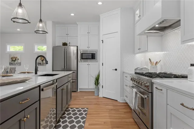 $585,000 | 31401 West 85th Street, De Soto, KS 66018