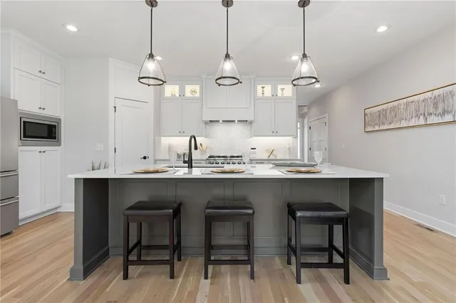 $585,000 | 31401 West 85th Street, De Soto, KS 66018