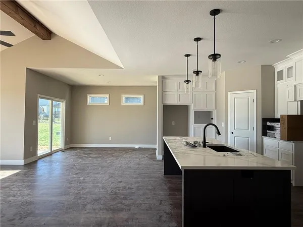 $585,000 | 31401 West 85th Street, De Soto, KS 66018