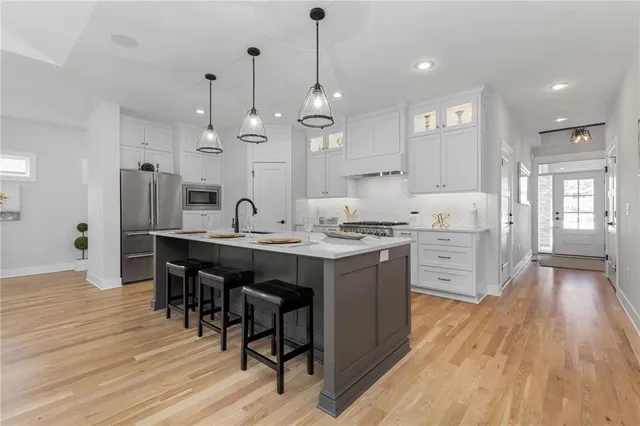 $585,000 | 31401 West 85th Street, De Soto, KS 66018