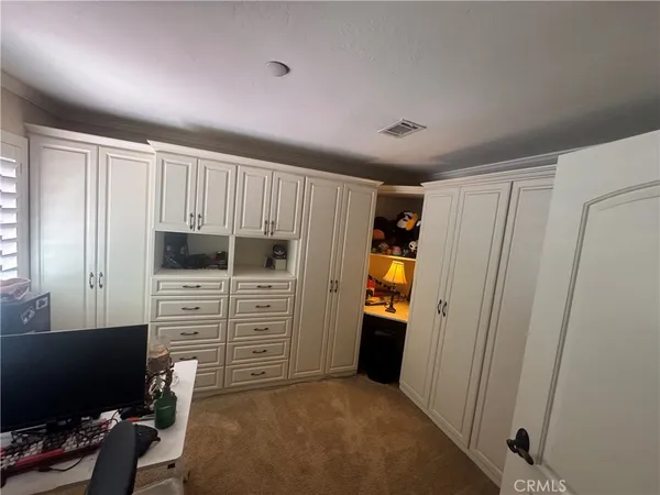 a view of a livingroom with furniture