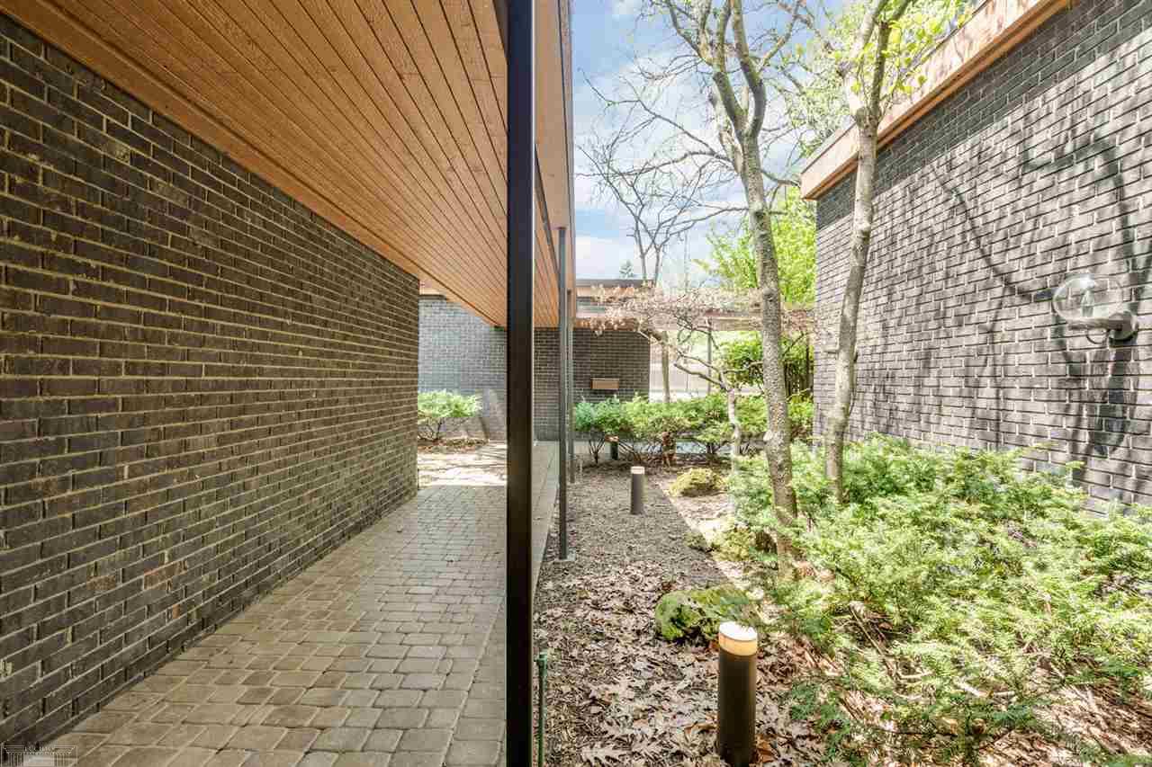 735 Lake Shore Road Grosse Pointe, MI 48236 - Photo 57 of 98 31344112-56.JPG