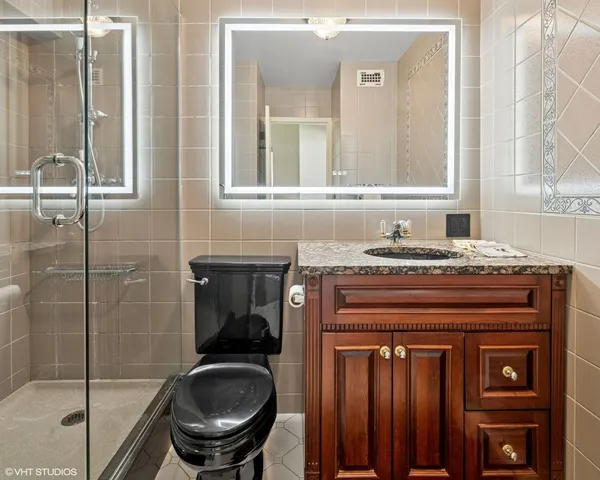 $600,000 | 5455 North Sheridan Road, Unit 36013602, Chicago, IL 60640