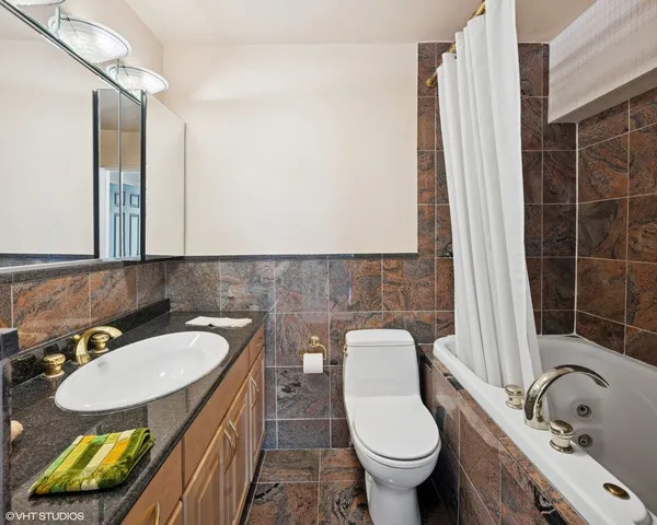 $600,000 | 5455 North Sheridan Road, Unit 36013602, Chicago, IL 60640