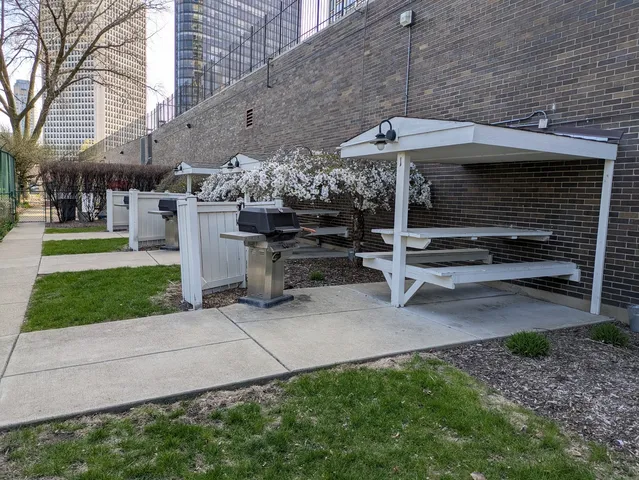 $600,000 | 5455 North Sheridan Road, Unit 36013602, Chicago, IL 60640