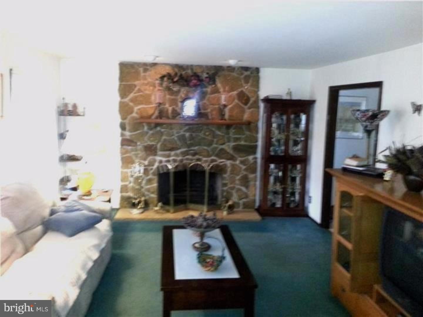4919 Church Road Mount Laurel, NJ 08054 - Photo 3 of 22 Living Room