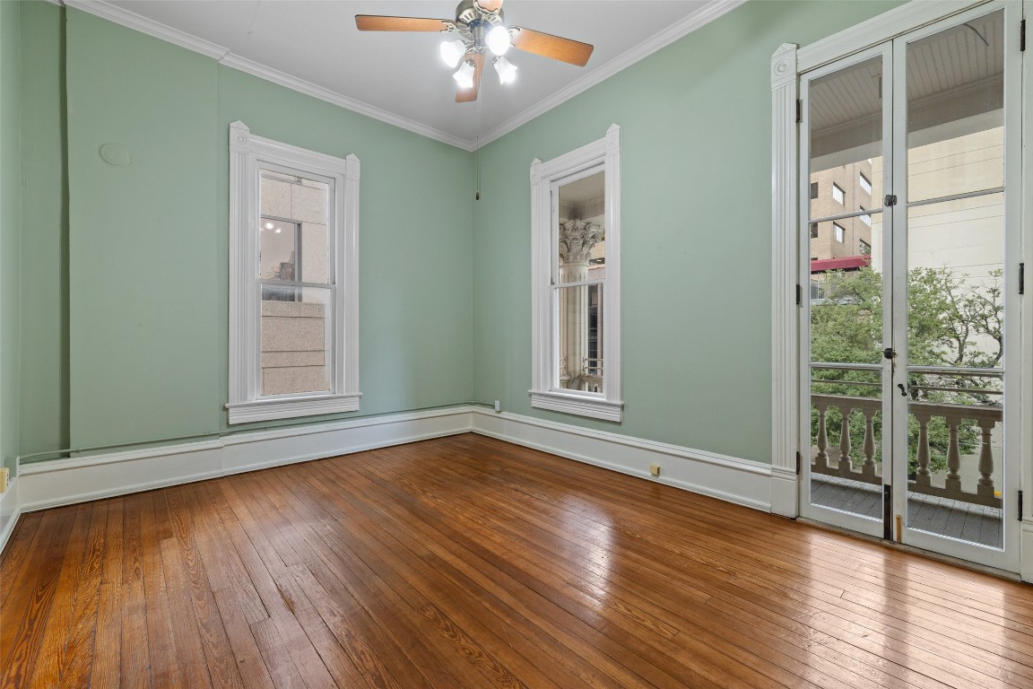 109 East 10th Street Austin, TX 78701 - Photo 20 of 38 a view of an empty room with wooden floor and a window