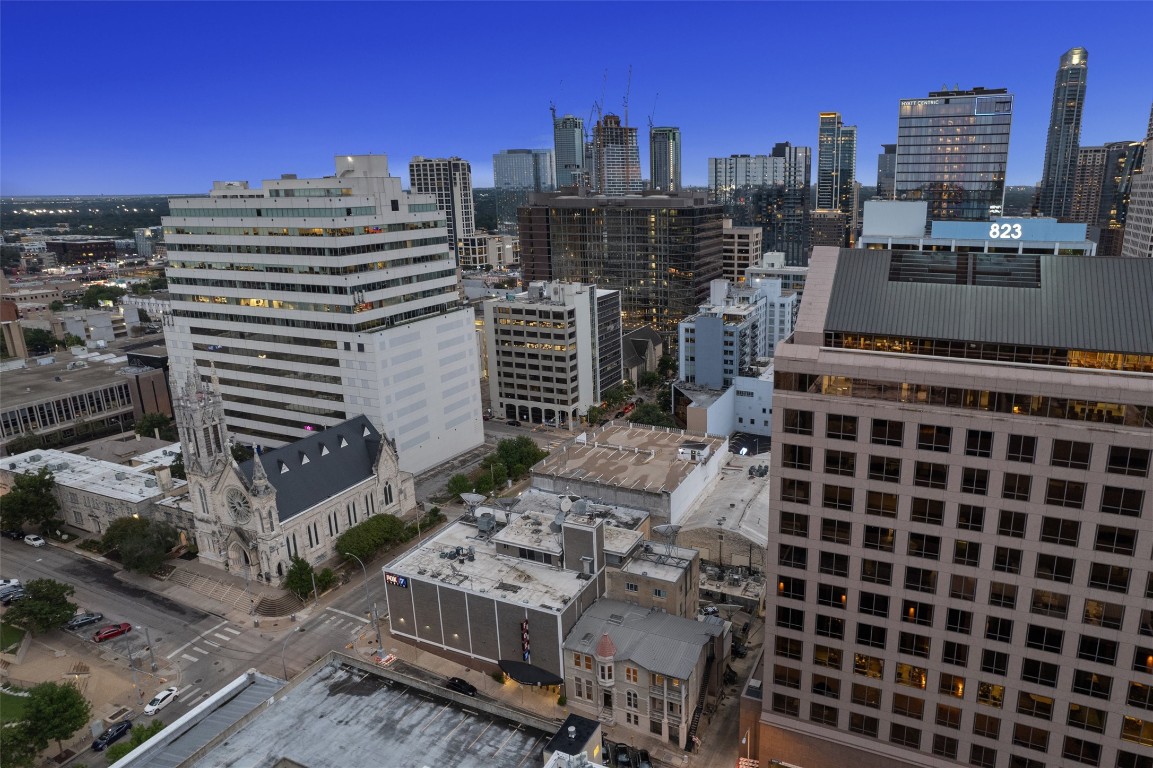 109 East 10th Street Austin, TX 78701 - Photo 36 of 38 a city view with tall buildings