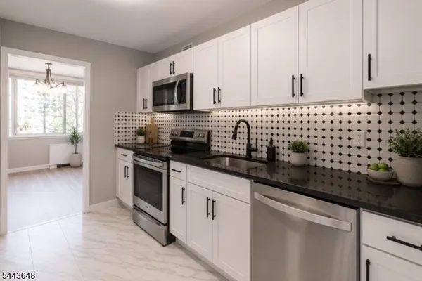 $369,900 | 1 Claridge Drive, Unit 114, Verona, NJ 07044