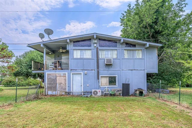 a view of a house with backyard and sitting area