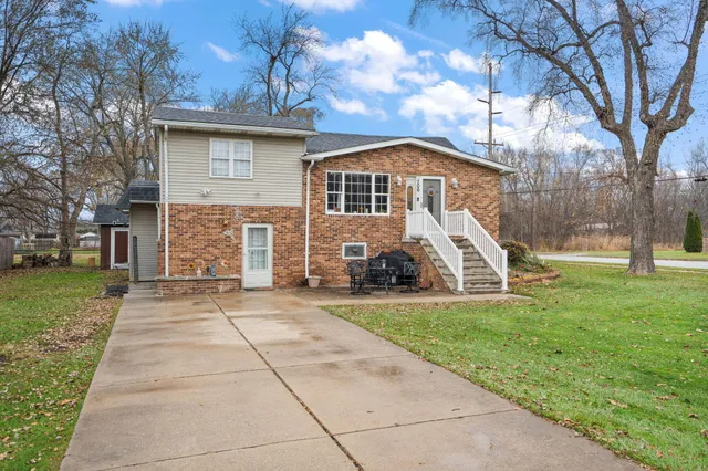 $289,900 | 706 North Colfax Street, Griffith, IN 46319