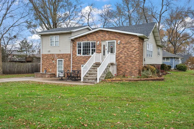 $289,900 | 706 North Colfax Street, Griffith, IN 46319