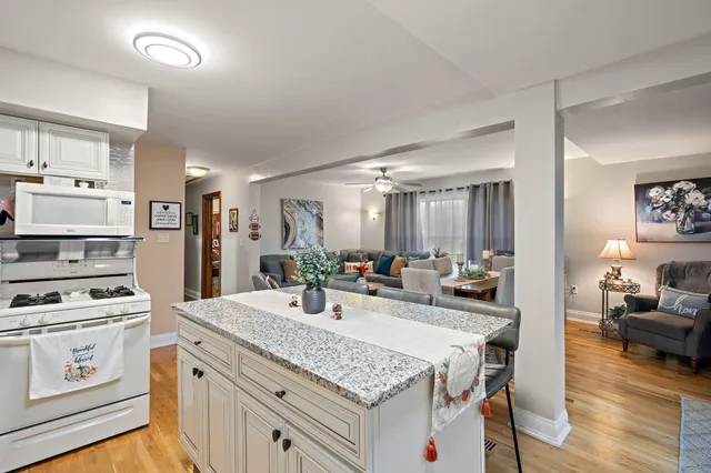 $289,900 | 706 North Colfax Street, Griffith, IN 46319