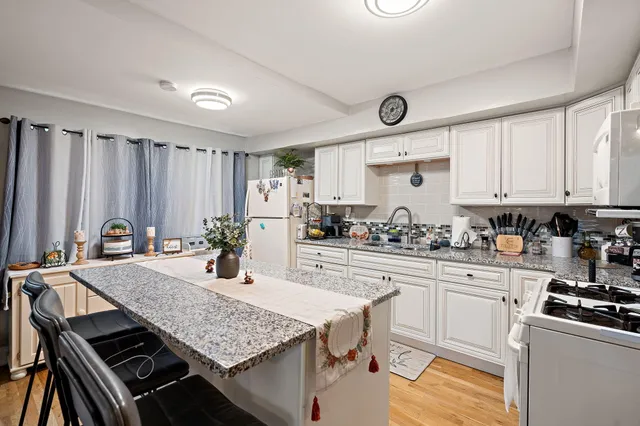 $289,900 | 706 North Colfax Street, Griffith, IN 46319