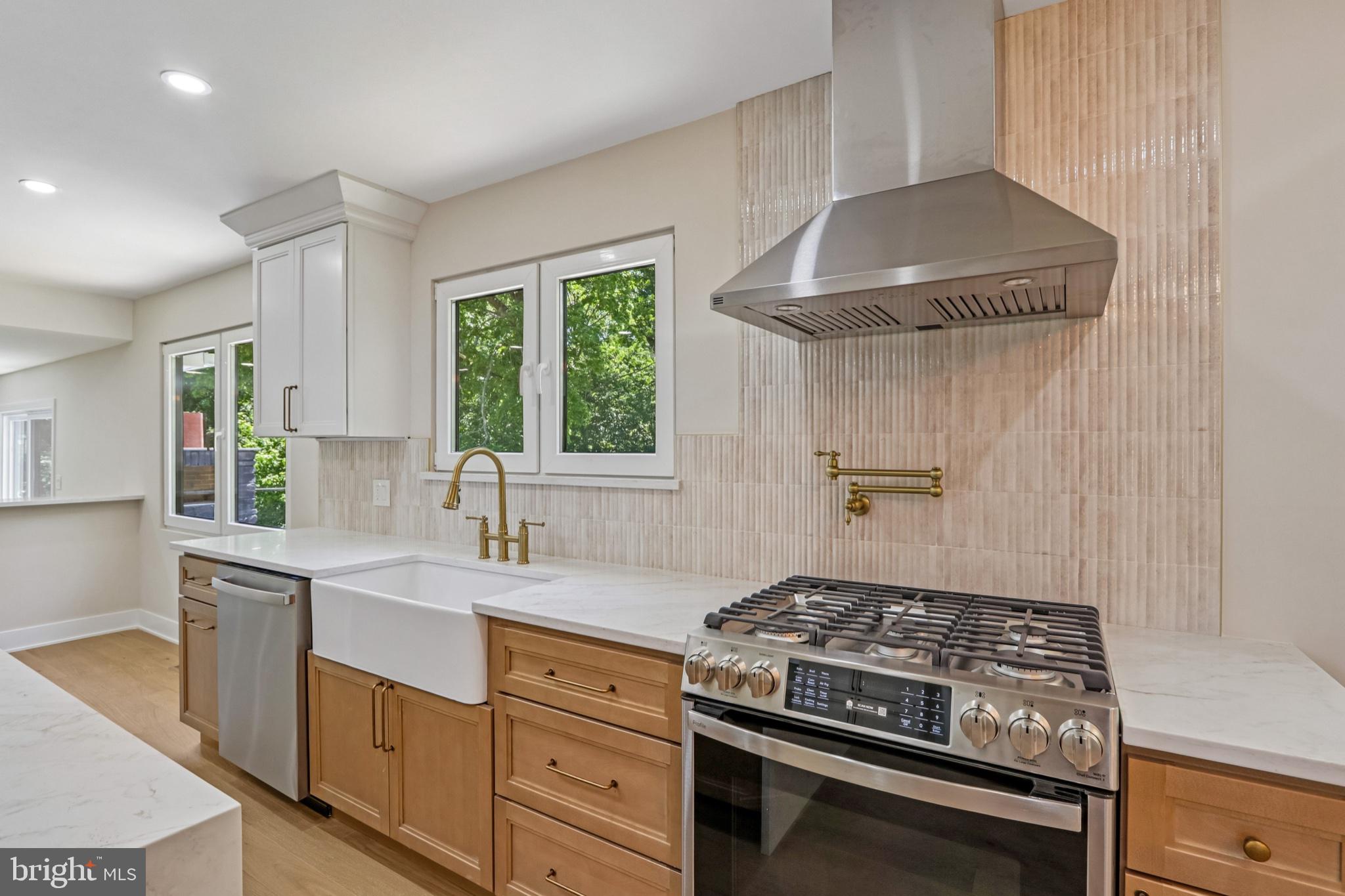 444 Rocksville Road Southampton, PA 18966 - Photo 20 of 72 a kitchen with cabinets and appliances