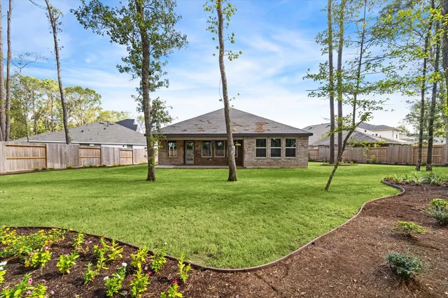 a view of a house with a backyard