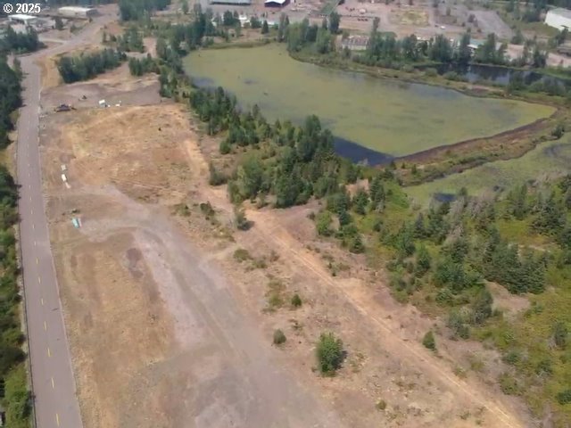 Kokanee Way, Unit 24 Oakridge, OR 97463 - Photo 2 of 8 a view of outdoor space and lake view