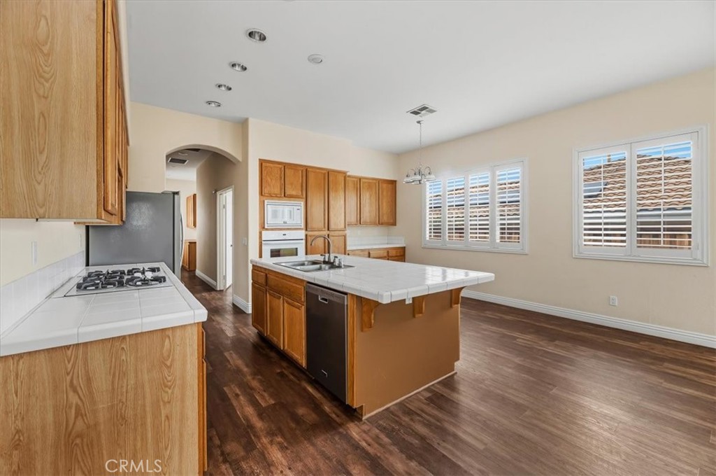 42748 Mountain Shadow Road Murrieta, CA 92562 - Photo 16 of 37