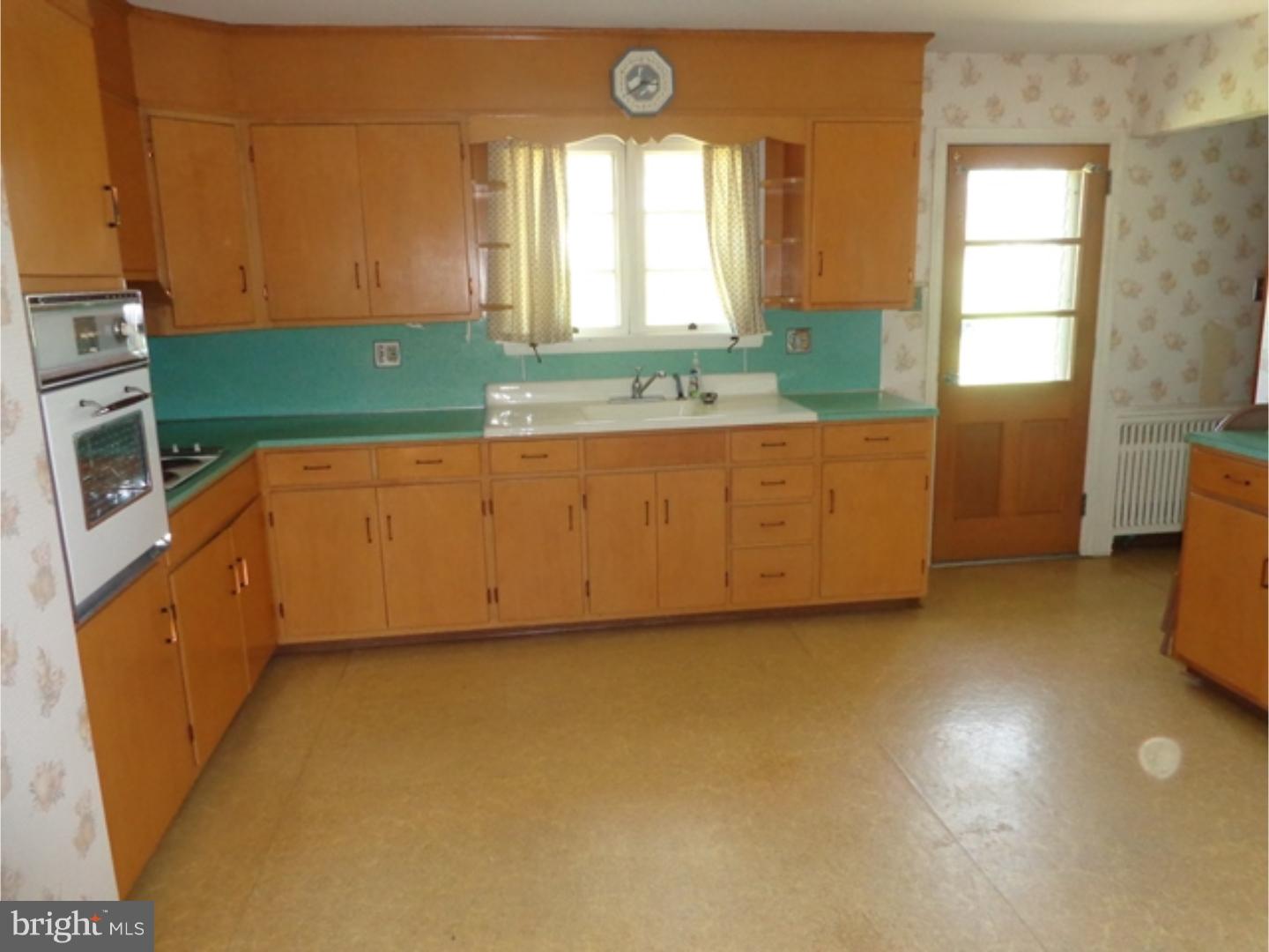 81 Peach Tree Lane Sinking Spring, PA 19608 - Photo 7 of 24 Kitchen
