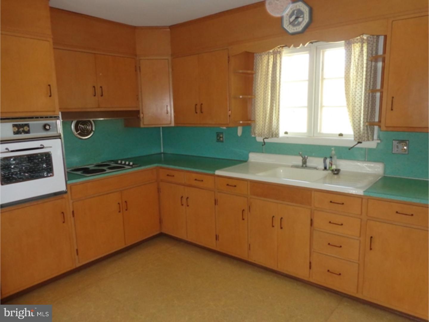 81 Peach Tree Lane Sinking Spring, PA 19608 - Photo 8 of 24 Kitchen