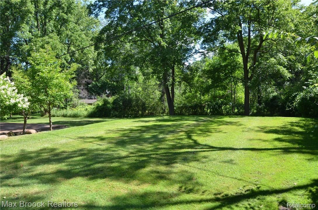 6035 North Rochester Road Rochester, MI 48306 - Photo 15 of 42 DSC_0008.JPG