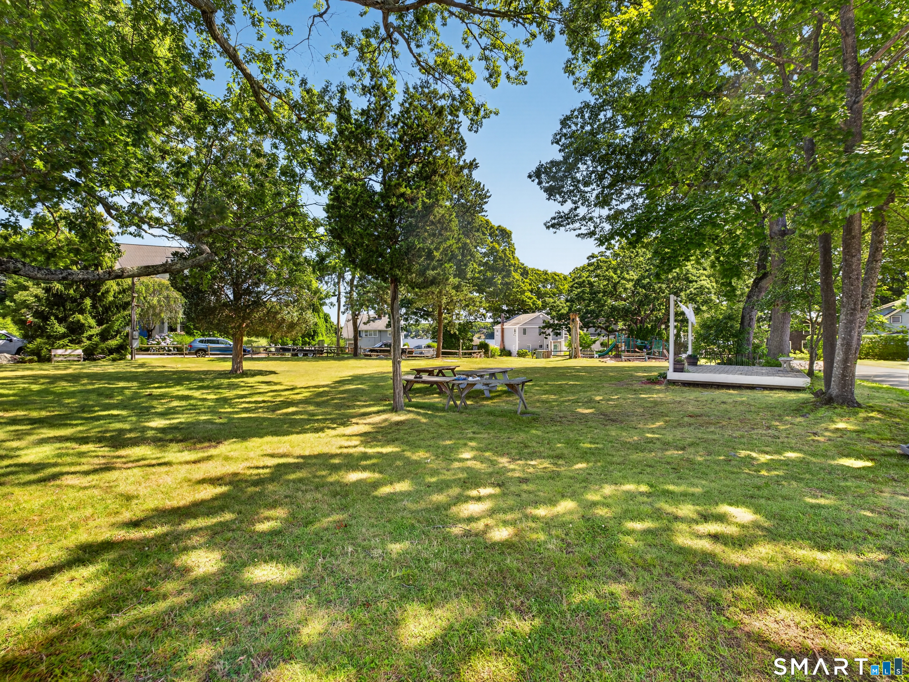 9 W Road East Lyme, CT 06357 - Photo 33 of 40