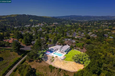 $2,995,000 | 1933 Joseph Drive, Moraga, CA 94556