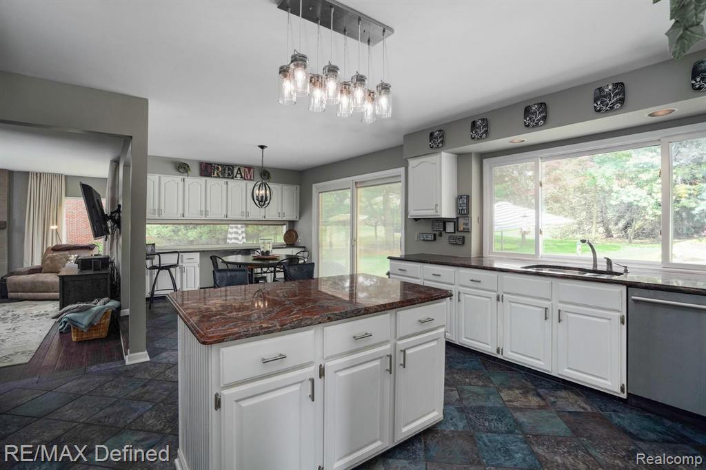 6358 Cherry Tree Court Rochester Hills, MI 48306 - Photo 16 of 47