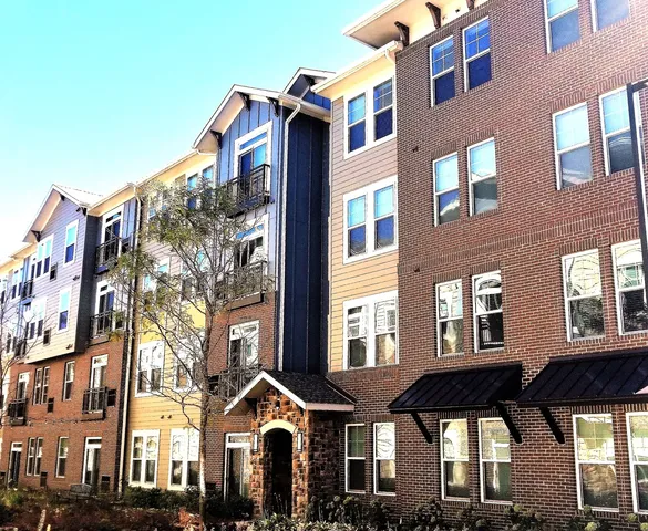 $2,031 | 690 East Algonquin Road, Unit 3305, Schaumburg, IL 60173