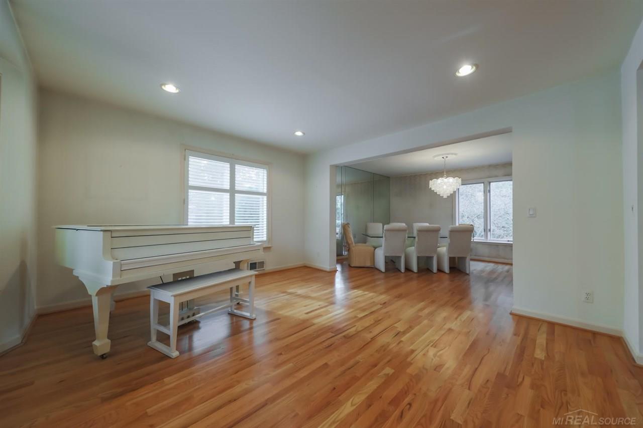 72 Moross Road Grosse Pointe, MI 48236 - Photo 6 of 22 31400217-5.JPG