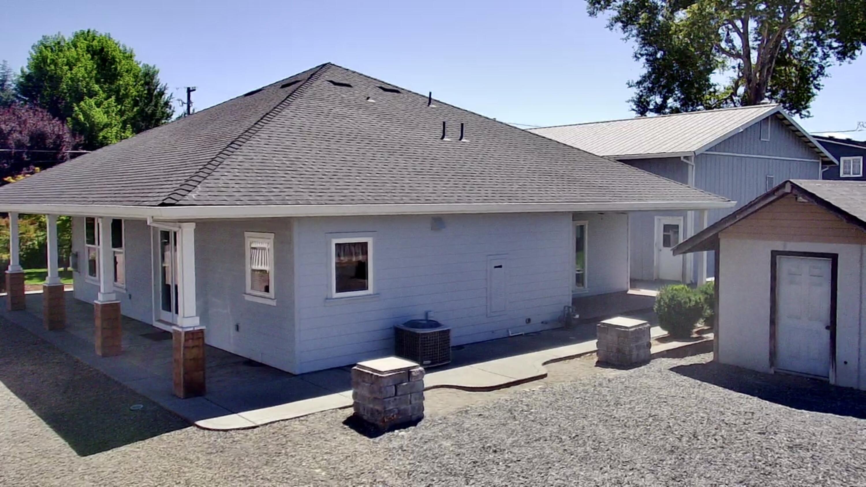 5117 Gebhard Road Central Point, OR 97502 - Photo 6 of 41 B1F9CAF0-1B3E-405D-83B9-A07EC664F3D1_1_2