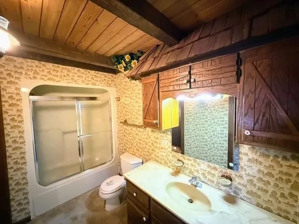 $470,000 | 17 Northeast 465th Road, Warrensburg, MO 64093