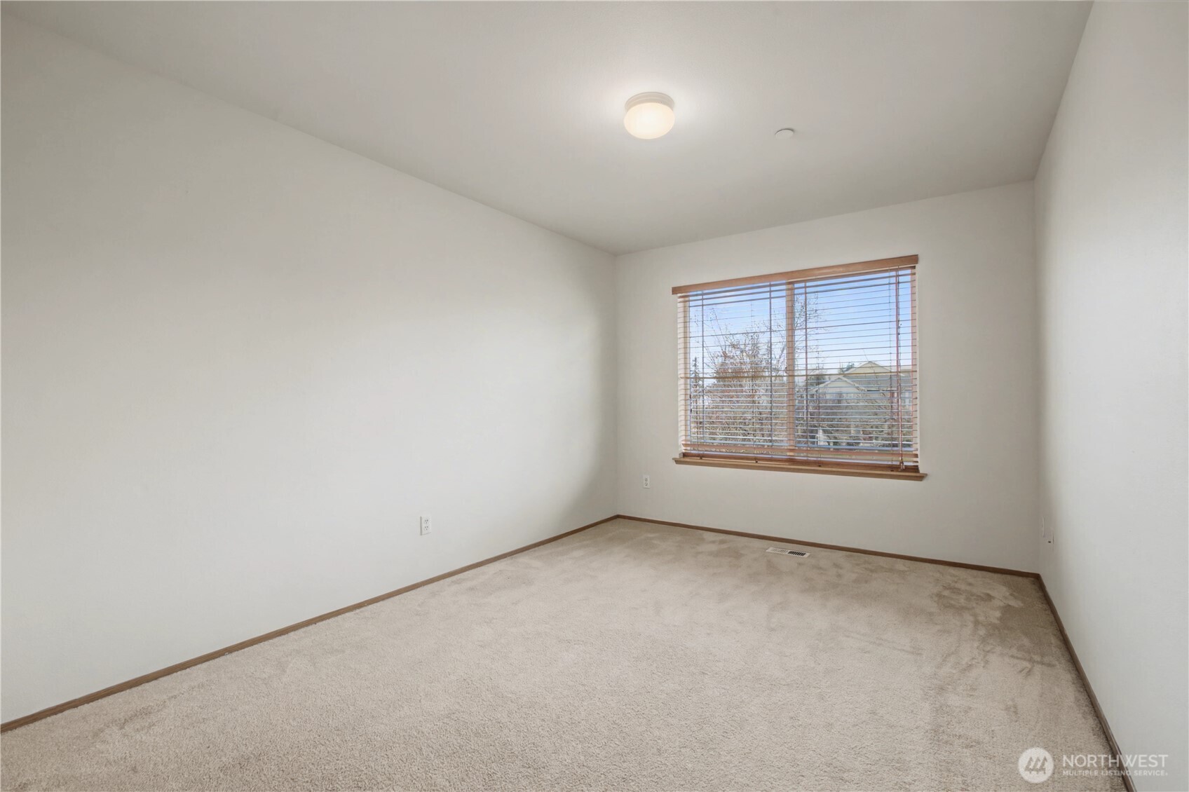 2261 Wallace Loop DuPont, WA 98327 - Photo 36 of 40