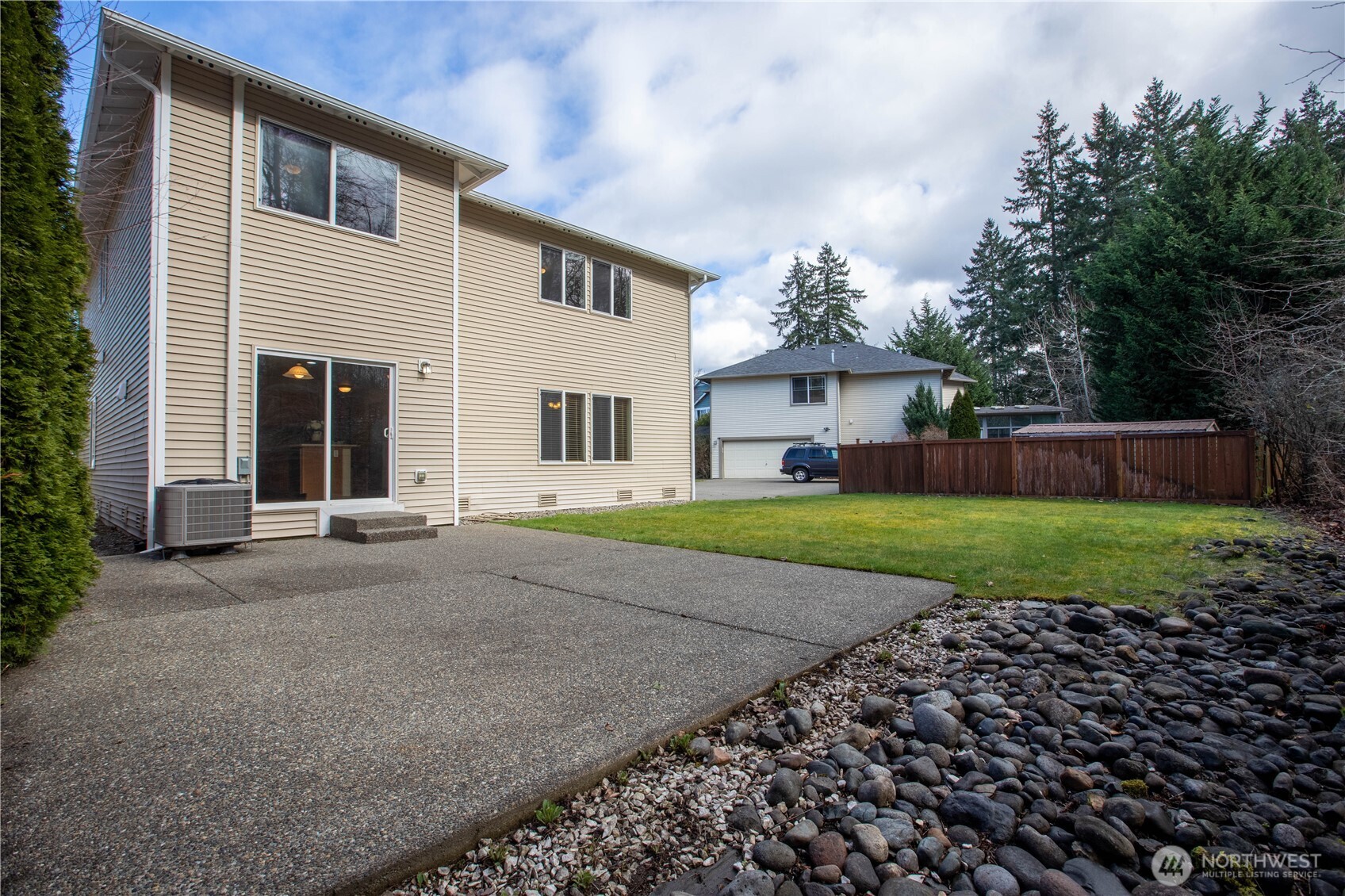 2261 Wallace Loop DuPont, WA 98327 - Photo 6 of 40