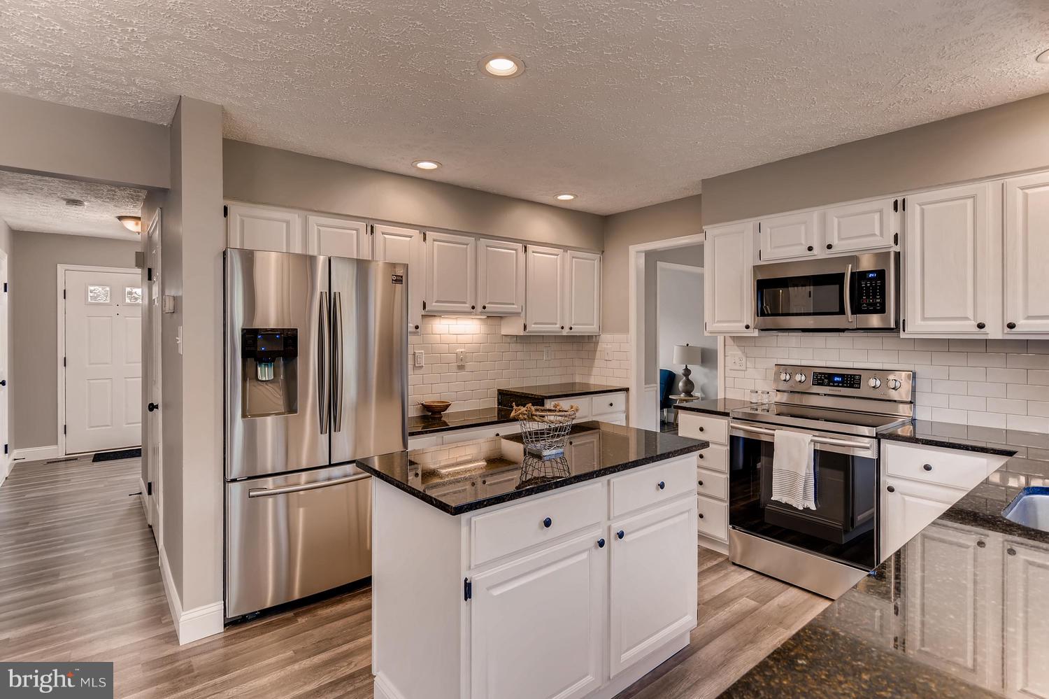 Exquisite kitchen features