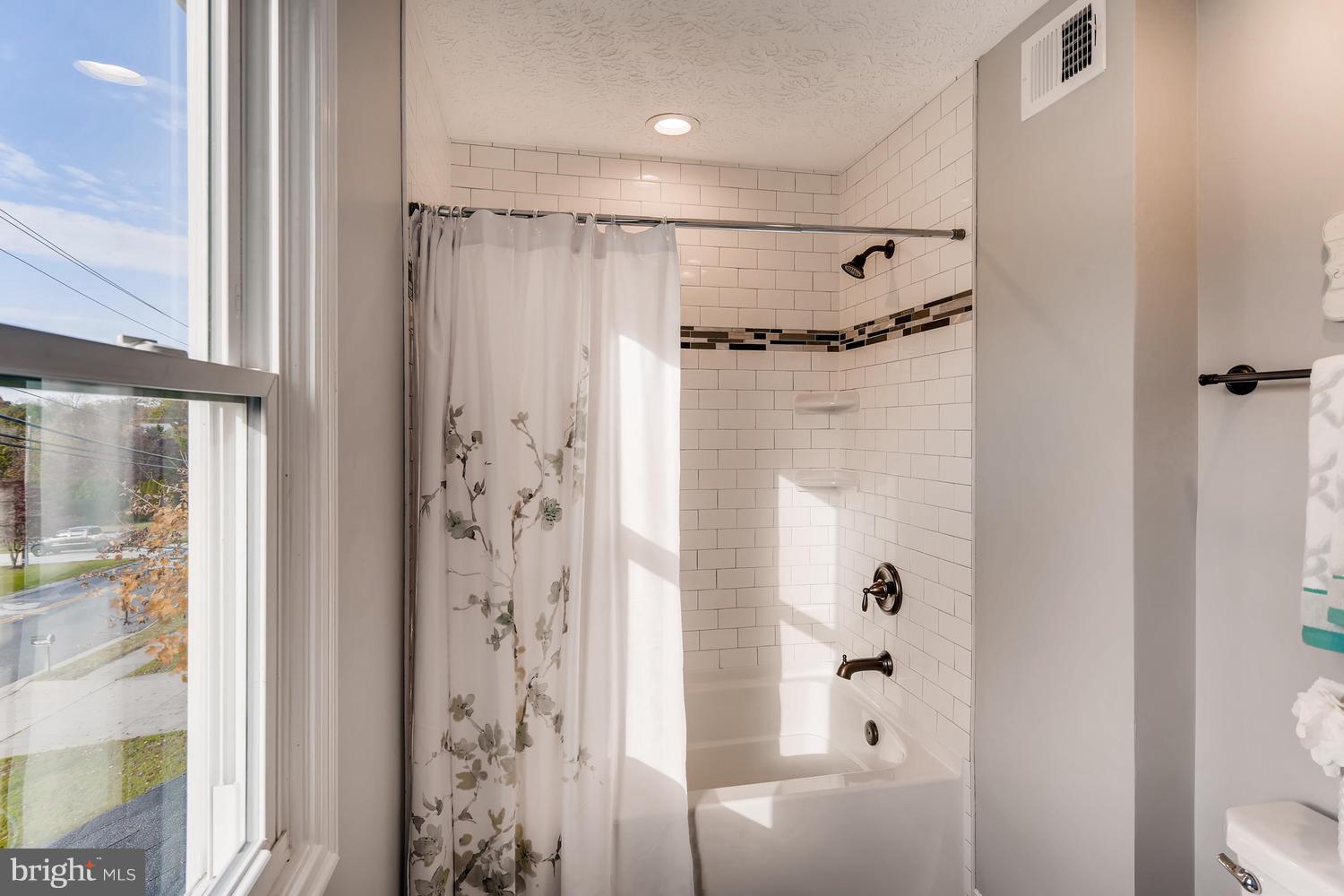 10011 Magledt Road Baltimore, MD 21234 - Photo 19 of 26 Bright open master bath w/ceramic tile
